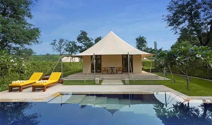 Deluxe Resort
